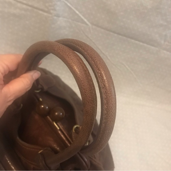 Lockheart Brown Leather Kisslock Convertible Satchel - Picture 9 of 13